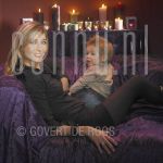 18-12-2003 Wendy van Dijk and son Sem on location in Hilversum.

[keywords]Posed, Eyecontact, Smiling, Candles, Sofa, TV presentator[/keywords]